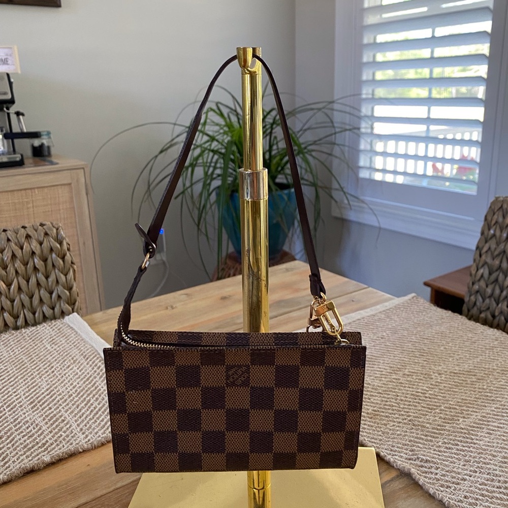 Louis Vuitton Damier Pouch - Picture 2 of 12